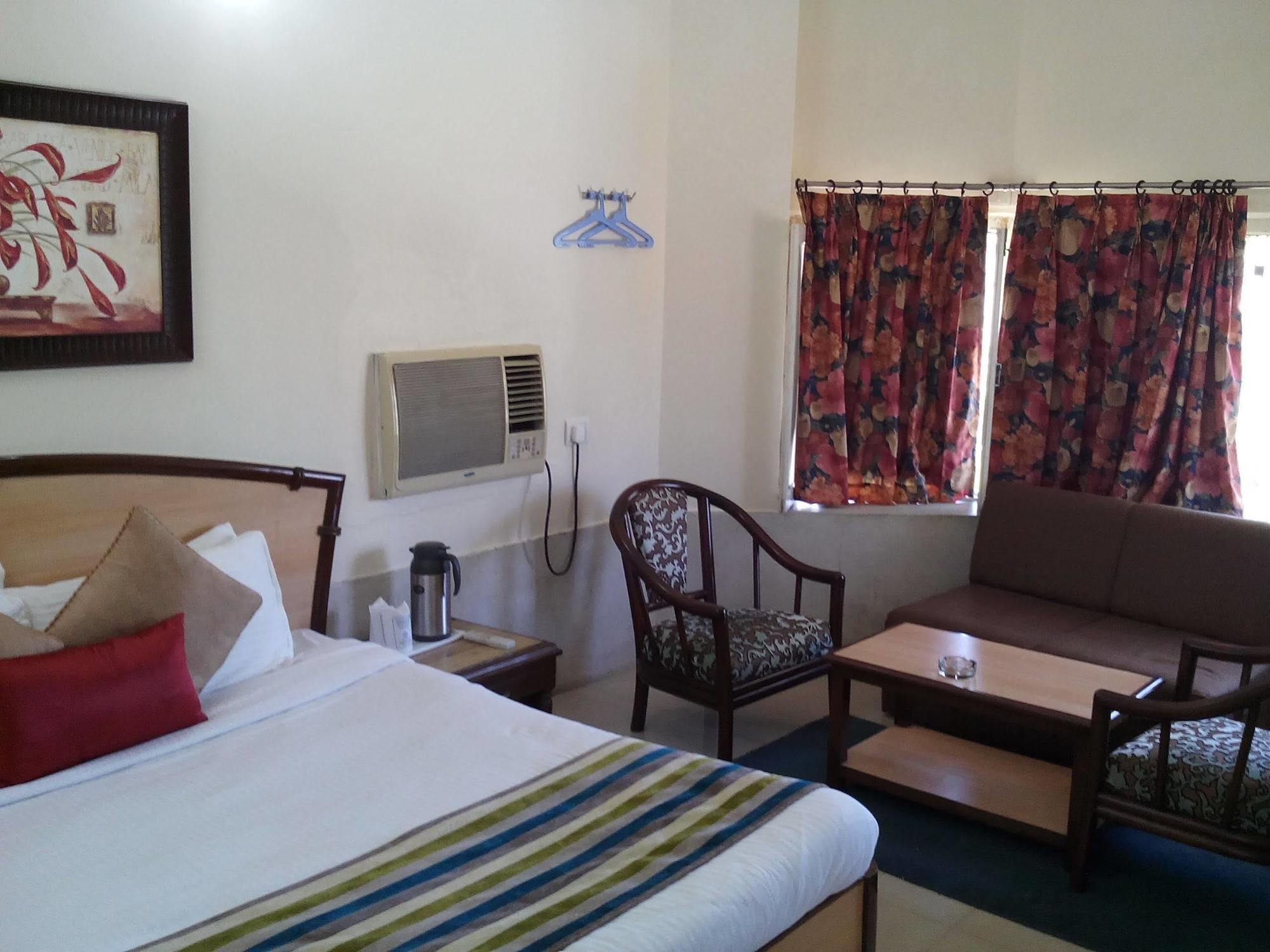 Hotel Karnavati Mount Abu Dış mekan fotoğraf